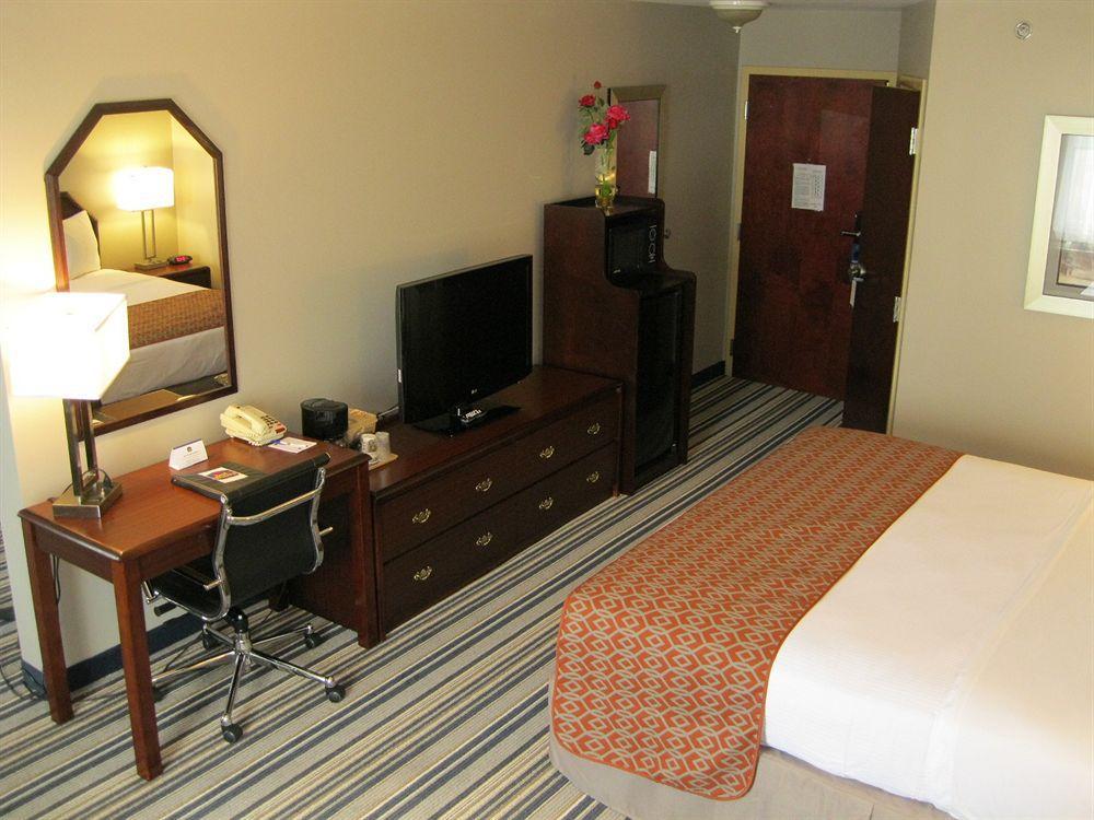 Comfort Inn & Suites Harrisburg-Hershey North Buitenkant foto