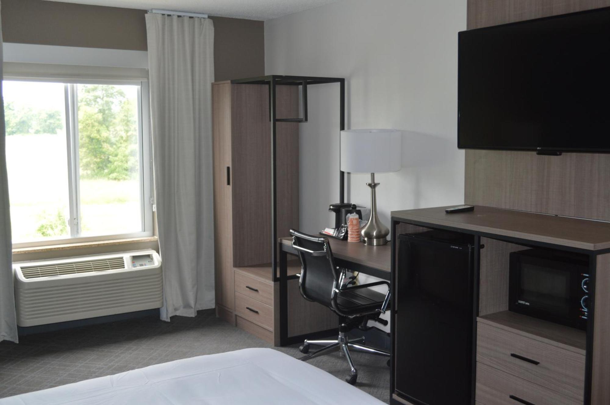 Comfort Inn & Suites Harrisburg-Hershey North Buitenkant foto