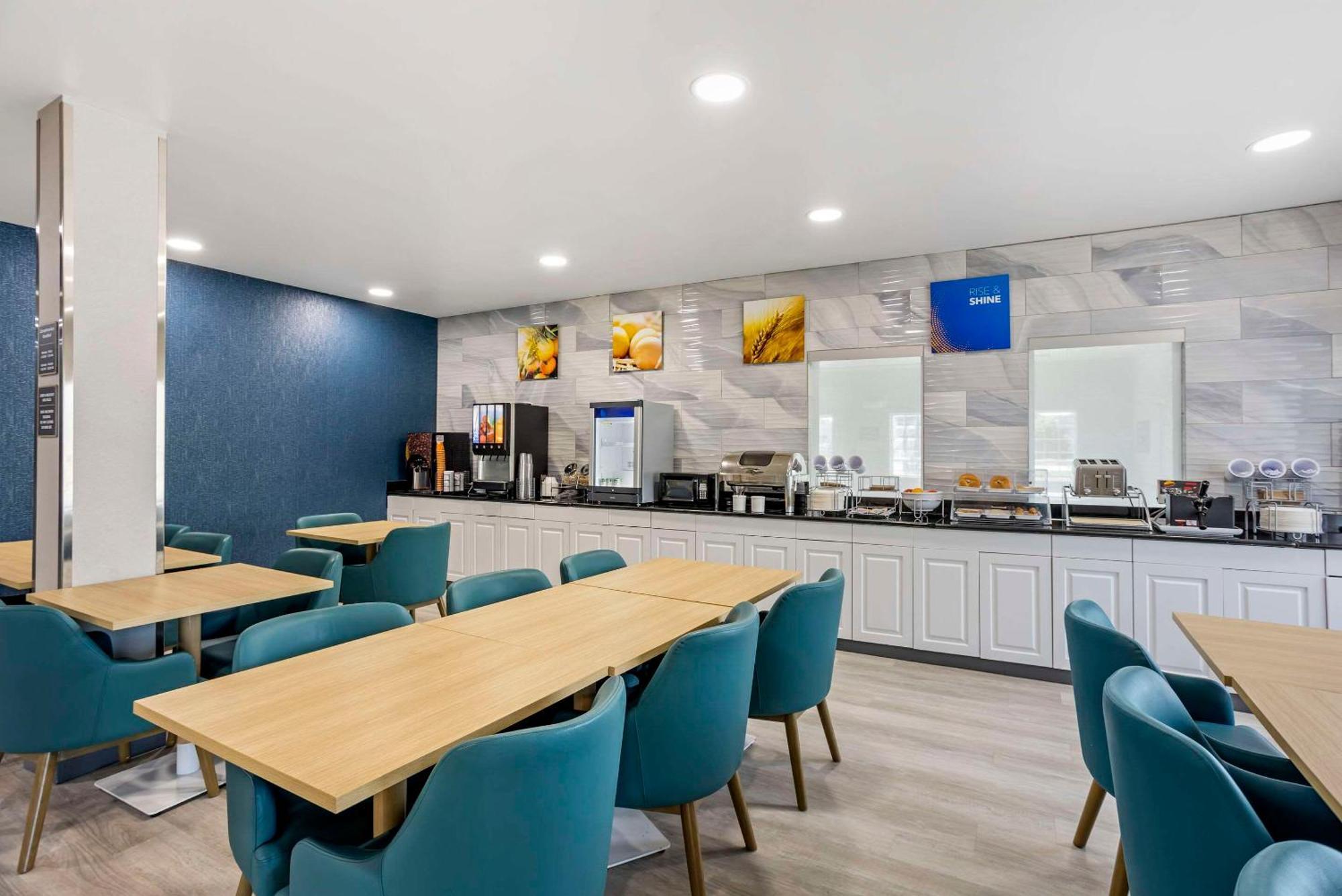 Comfort Inn & Suites Harrisburg-Hershey North Buitenkant foto