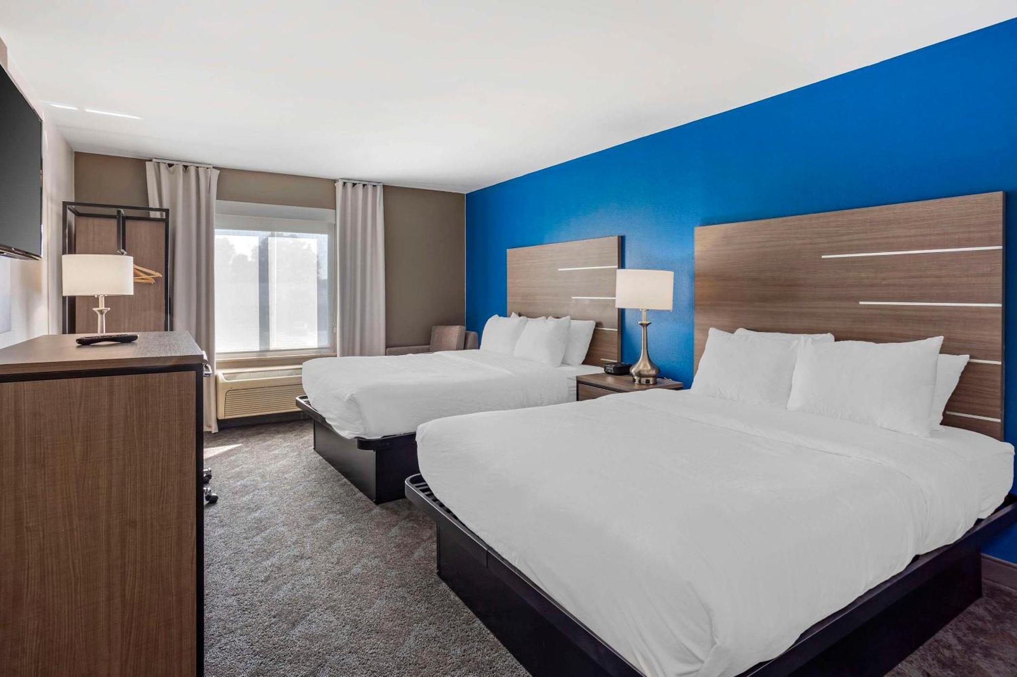 Comfort Inn & Suites Harrisburg-Hershey North Buitenkant foto