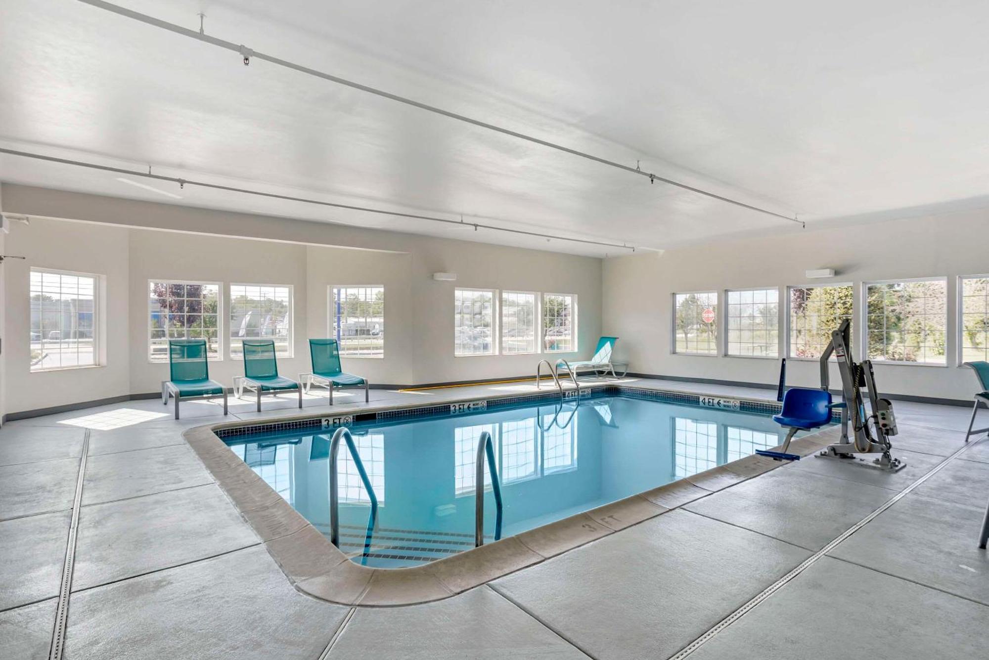 Comfort Inn & Suites Harrisburg-Hershey North Buitenkant foto