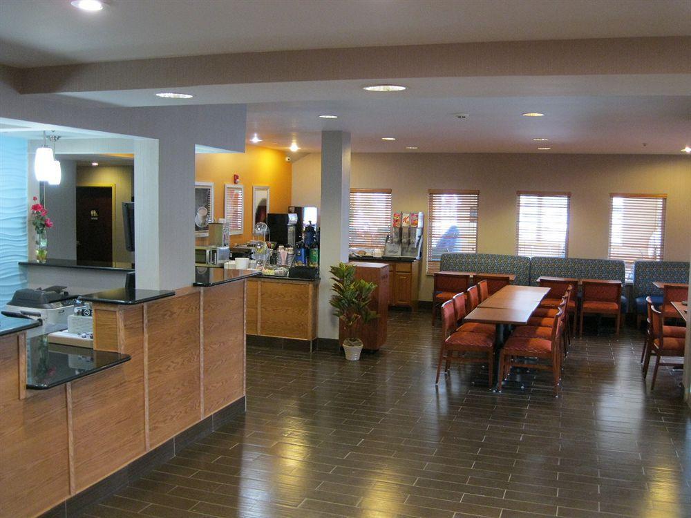 Comfort Inn & Suites Harrisburg-Hershey North Buitenkant foto